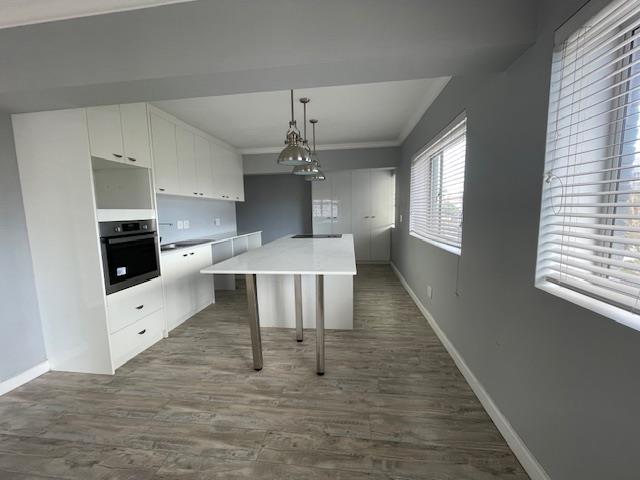 To Let 3 Bedroom Property for Rent in Sea Point Western Cape
